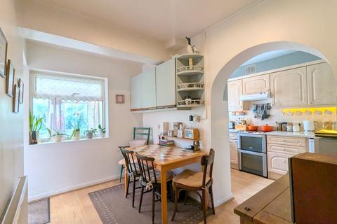 18 Warfield Road, Feltham, TW14 8AD