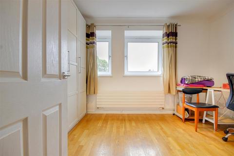 10 William Covell Close, Enfield, EN2 8HP