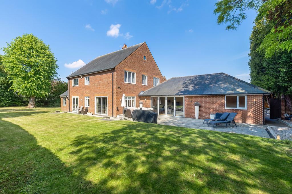 5 bedroom detached house for sale