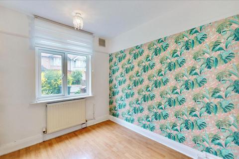 2 bedroom flat for sale, Mill Lane, Chadwell Heath, RM6 6TU