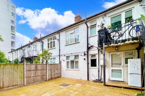 2 bedroom flat for sale, Mill Lane, Chadwell Heath, RM6 6TU