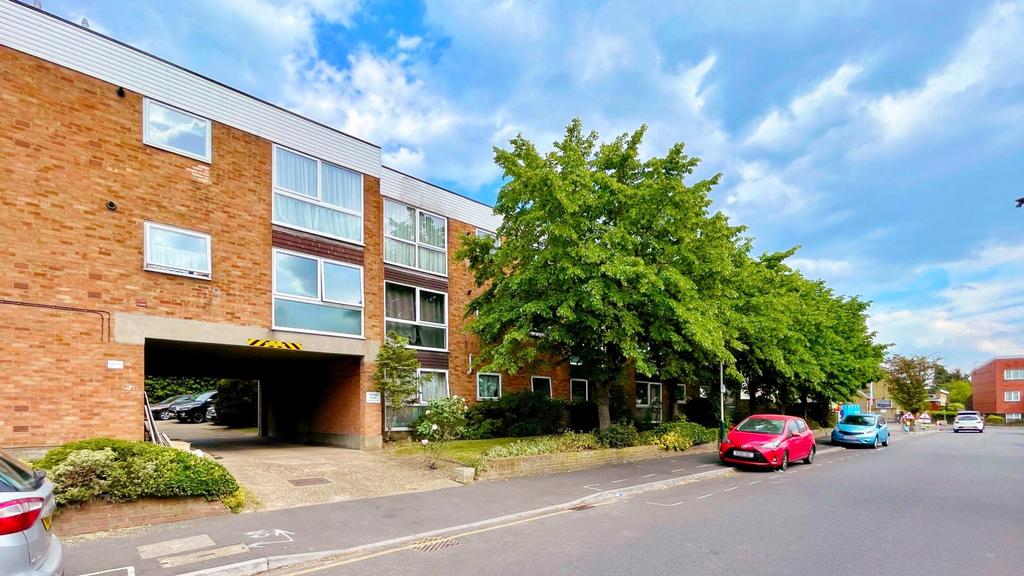 Princes Road, Romford, RM1 2 bed flat for sale - £250,000