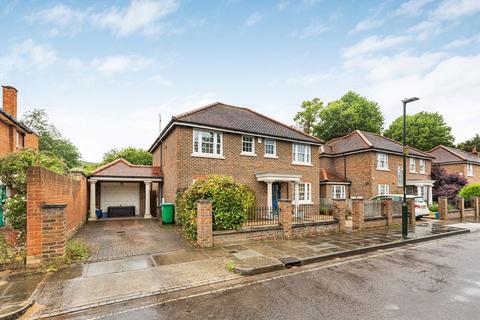 1b Burnside Close, Twickenham, TW1 1ET
