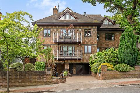 3 bedroom flat for sale, Garden Apartment, Oakhill Avenue, Hampstead, NW3