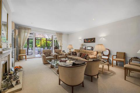3 bedroom flat for sale, Garden Apartment, Oakhill Avenue, Hampstead, NW3