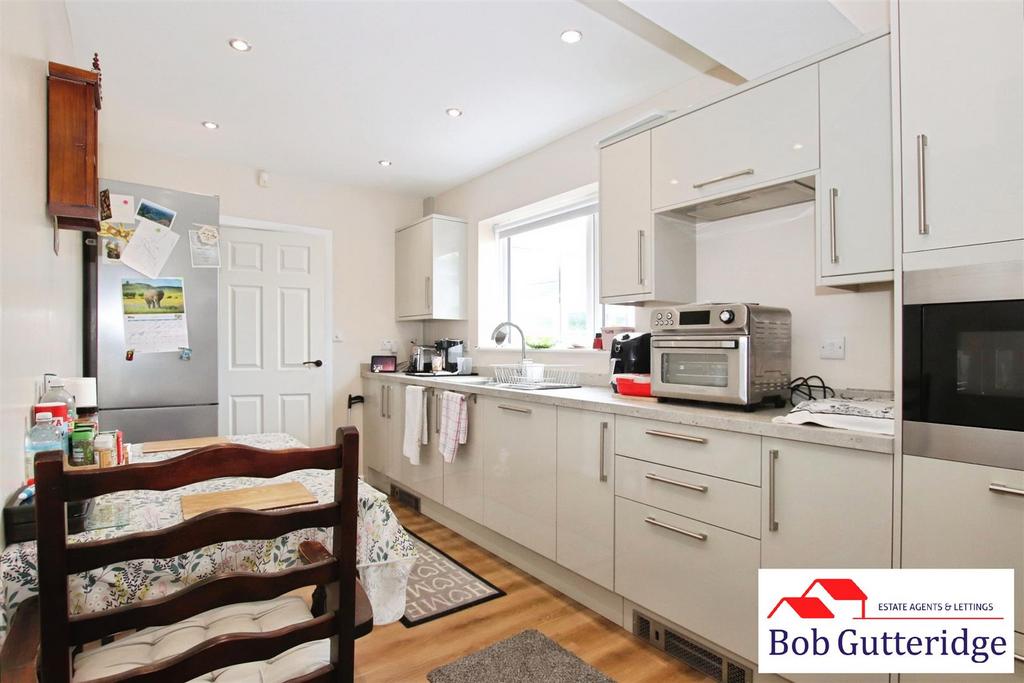 Modern fitted kitchen/breakfast room