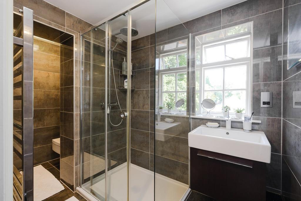 Bedroom 1 Ensuite