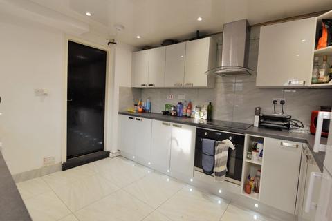 4 bedroom house to rent, 5 Norwood Terrace