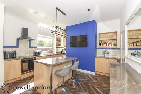 242 Denton Lane, Chadderton, Oldham, OL9 8PE