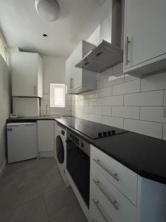 2 bedroom terraced house to rent, Station Road, Ashford TW15