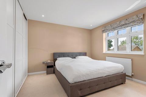 7 Beehive Way, Reigate, RH2 8DY