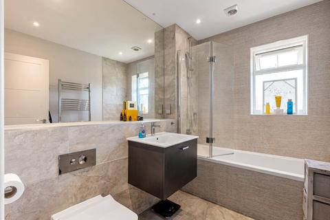 7 Beehive Way, Reigate, RH2 8DY