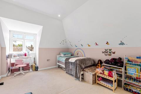 7 Beehive Way, Reigate, RH2 8DY