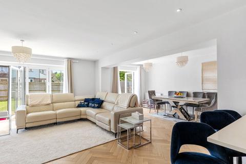 7 Beehive Way, Reigate, RH2 8DY
