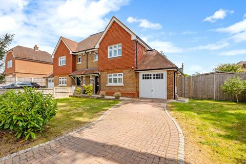 7 Beehive Way, Reigate, RH2 8DY