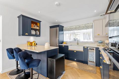 7 Beehive Way, Reigate, RH2 8DY