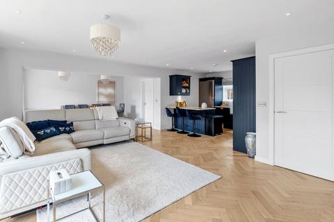 7 Beehive Way, Reigate, RH2 8DY