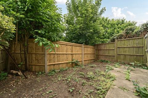 2 bedroom end of terrace house for sale, Aspen Square, Weybridge, Surrey, KT13