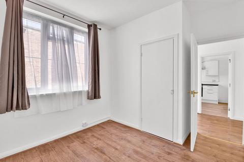 4 bedroom flat to rent, London Road, Wembley, HA9