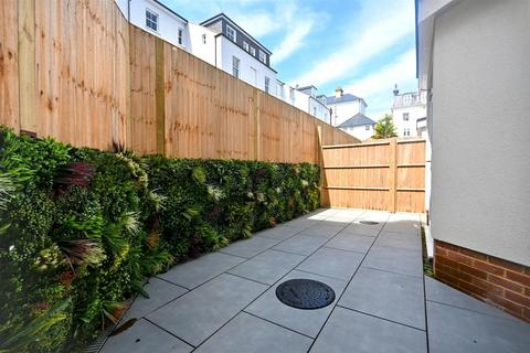 1 bedroom flat for sale, Burlington Place, Eastbourne