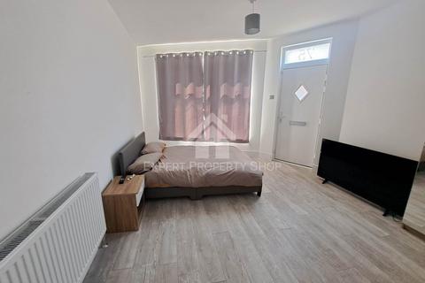 1 bedroom in a house share to rent, Room 2, 75 Church Street, Creswell