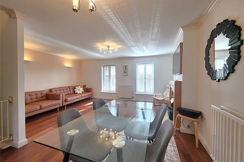 136 Battery Road, London, SE28 0JQ