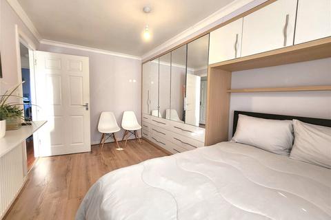 136 Battery Road, London, SE28 0JQ