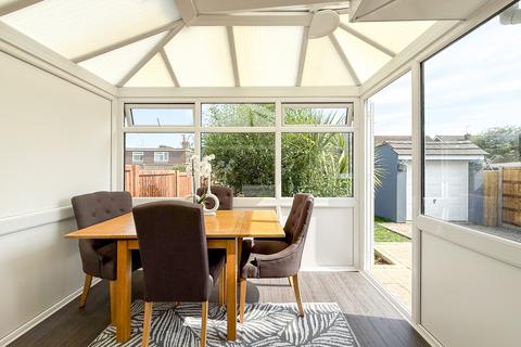 18 Malcolm Gardens, Polegate, BN26 6PN