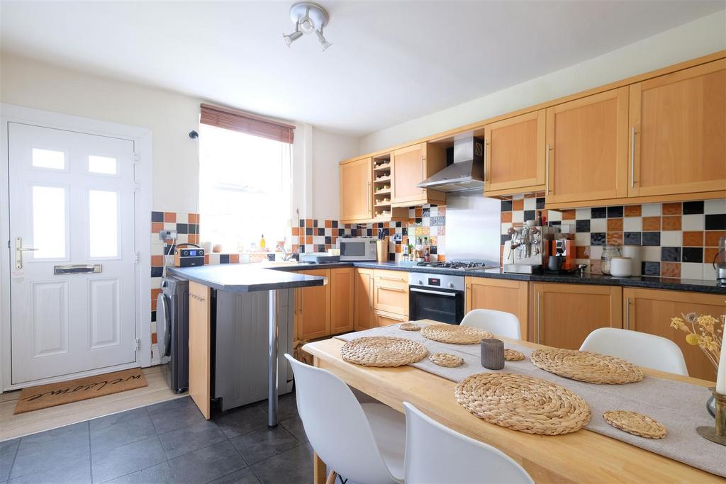 Kitchen02.jpg