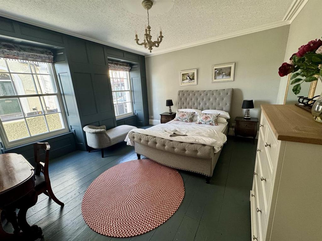 Sitting Room/Bedroom 5