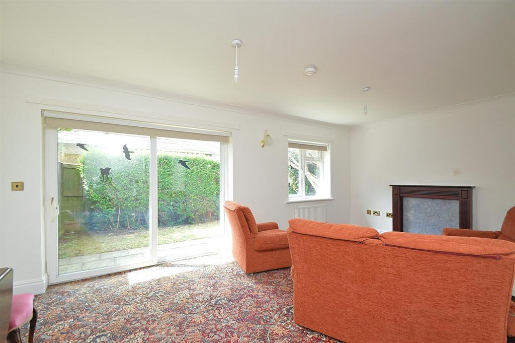 Resized Lounge1.jpg