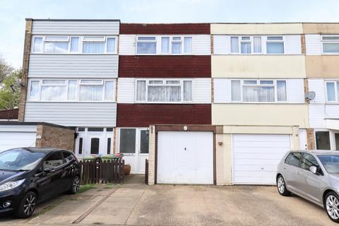 3 bedroom terraced house to rent, Coniston Way, Bletchley