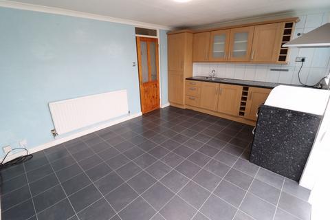 3 bedroom terraced house to rent, Coniston Way, Bletchley