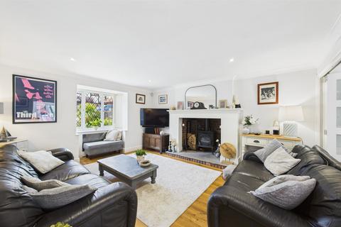 33 Squirrel Chase, Hemel Hempstead, HP1 2TL