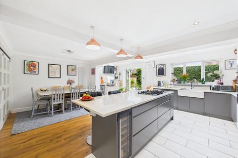 33 Squirrel Chase, Hemel Hempstead, HP1 2TL