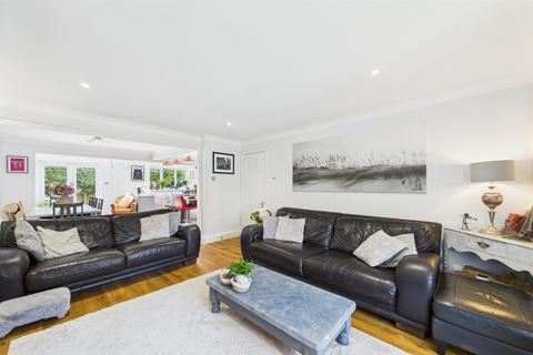 33 Squirrel Chase, Hemel Hempstead, HP1 2TL