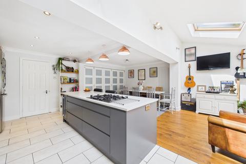 33 Squirrel Chase, Hemel Hempstead, HP1 2TL