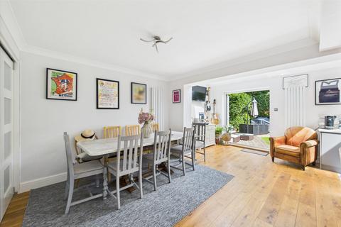 33 Squirrel Chase, Hemel Hempstead, HP1 2TL