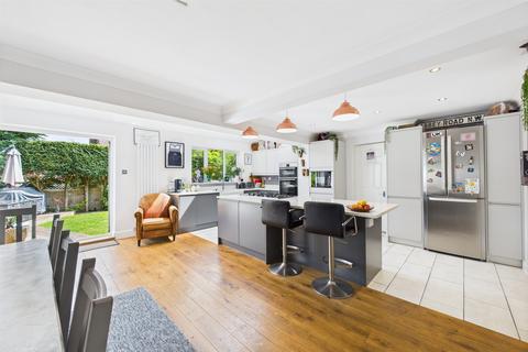 33 Squirrel Chase, Hemel Hempstead, HP1 2TL