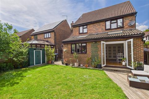 33 Squirrel Chase, Hemel Hempstead, HP1 2TL