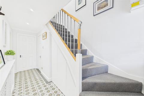 33 Squirrel Chase, Hemel Hempstead, HP1 2TL