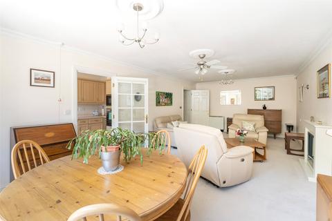 Epsom Road, Leatherhead, Surrey, KT22