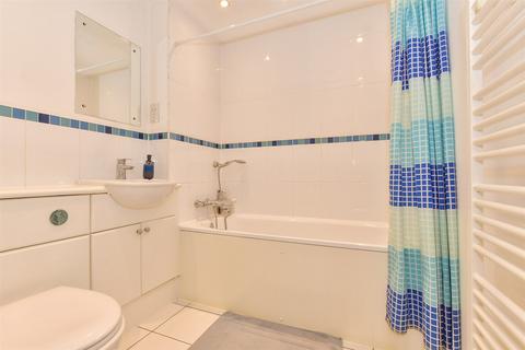 2 bedroom apartment for sale, Riverhead Close, Walthamstow