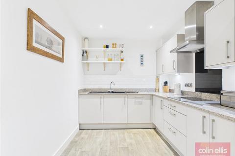 2 bedroom ground floor flat for sale, Holbeck Hill, Scarborough