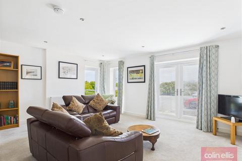 2 bedroom ground floor flat for sale, Holbeck Hill, Scarborough