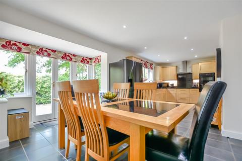 6 College Side, Mansfield, NG18 2EU