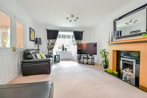 6 College Side, Mansfield, NG18 2EU
