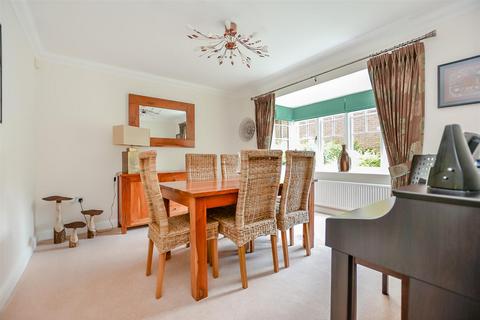 6 College Side, Mansfield, NG18 2EU