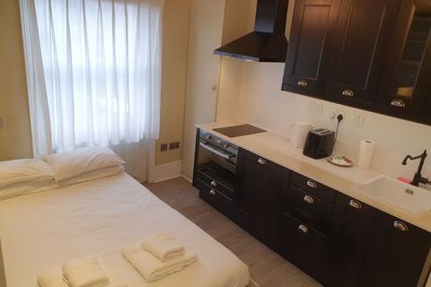 Studio to rent, Gloucester Place, London NW1