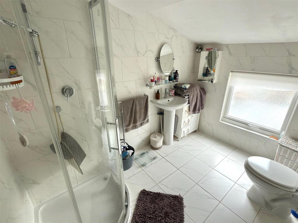 SHOWER ROOM.jpg